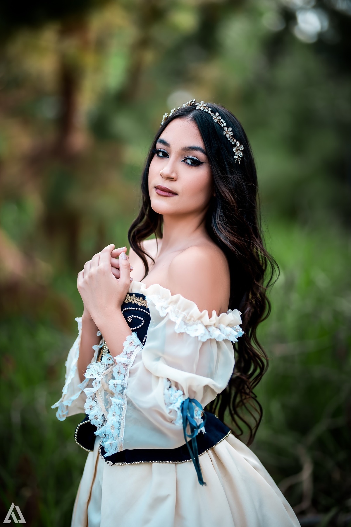 Ensaio Book Debutante 15 Anos Clássico Época Medieva Alex Jardim Fotografia Fotógrafo Fotografia Fotógrafo Resende Itatiaia Penedo Porto Real Quatis Barra Mansa Volta Redonda Galpão Mix Lena Buffet La Belle Maison Tatiana Souza Camila Hoffmann Cerimonial 