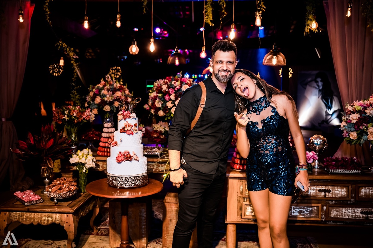 Ensaio Festa Book Teen Debutante 15 Anos Alex Jardim Fotografia Fotógrafo Makink Off Resende Itatiaia Penedo Porto Real Quatis Barra Mansa Volta Redonda Galpão Lena Buffet La Belle Maison Estela Dani Vidal Elimeire Laurino Camila Hoffmann Cerimonial 