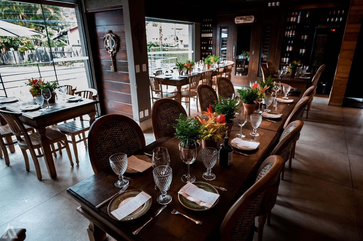 Wedding Casamento Buffet Making Off Decoração Bem Casados Cerimonialista Fotógrafo Vestido Noiva Noivo Camila Hoffmann Cerimonial Elimeire Assessoria de Evento Dani Vidal La Belle Maison Lena Buffet Casarão Penedo Diva Buffet Buquê Resende Penedo Itatiaia