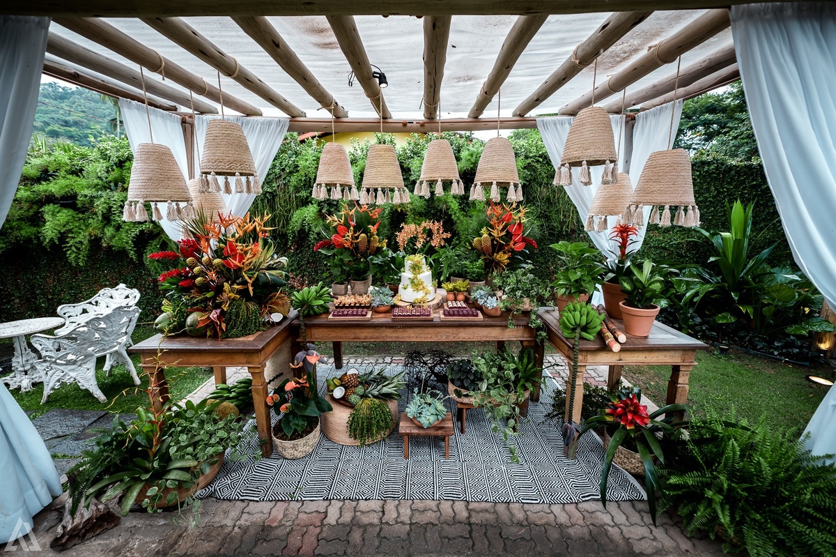 Wedding Casamento Buffet Making Off Decoração Bem Casados Cerimonialista Fotógrafo Vestido Noiva Noivo Camila Hoffmann Cerimonial Elimeire Assessoria de Evento Dani Vidal La Belle Maison Lena Buffet Casarão Penedo Diva Buffet Buquê Resende Penedo Itatiaia