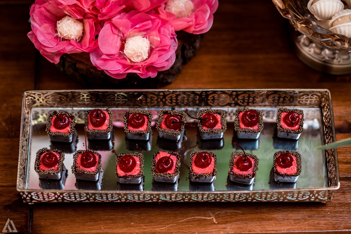 Wedding Casamento Buffet Making Off Decoração Cerimonialista Fotógrafo Vestido Noiva Noivo Camila Hoffmann Cerimonial Elimeire Assessoria de Evento Dani Vidal Vila Nova La Belle Maison Lena Buffet Casarão Penedo Diva Buffet Buquê Resende Penedo Itatiaia