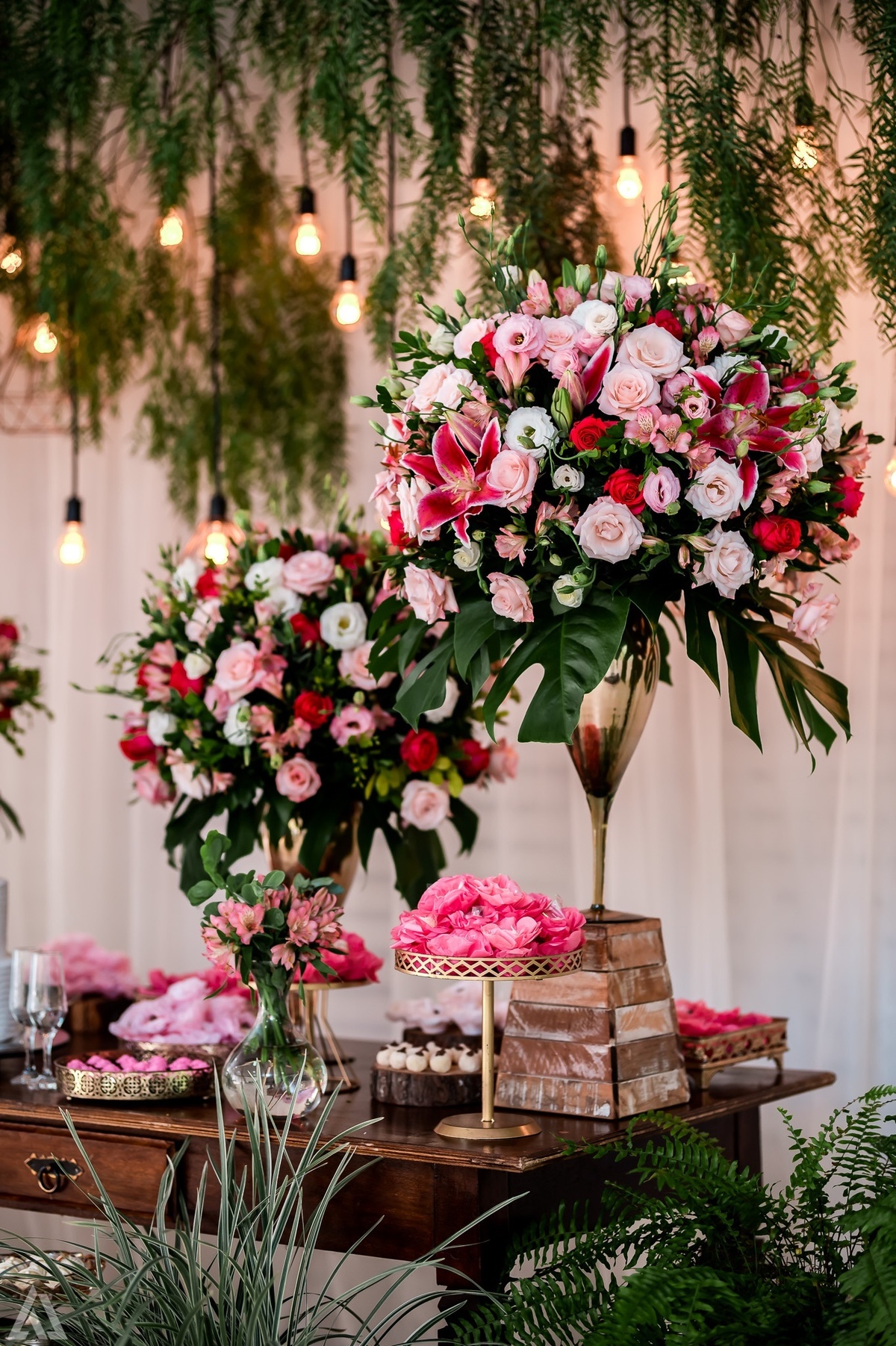 Wedding Casamento Buffet Making Off Decoração Cerimonialista Fotógrafo Vestido Noiva Noivo Camila Hoffmann Cerimonial Elimeire Assessoria de Evento Dani Vidal Vila Nova La Belle Maison Lena Buffet Casarão Penedo Diva Buffet Buquê Resende Penedo Itatiaia