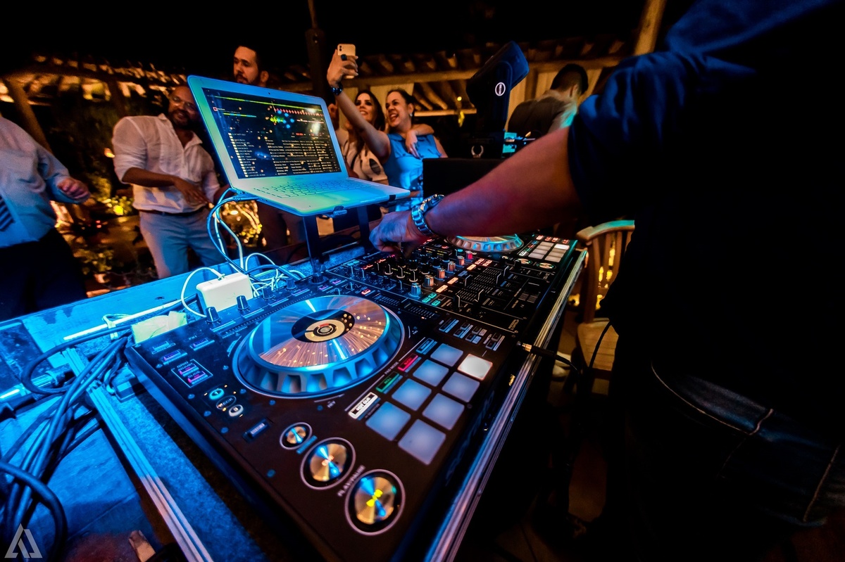 Wedding Casamento Buffet Making Off Decoração Cerimonialista Fotógrafo Vestido Noiva Noivo Camila Hoffmann Cerimonial Elimeire Assessoria de Evento Dani Vidal Vila Nova La Belle Maison Lena Buffet Casarão Penedo Diva Buffet Buquê Resende Penedo Itatiaia