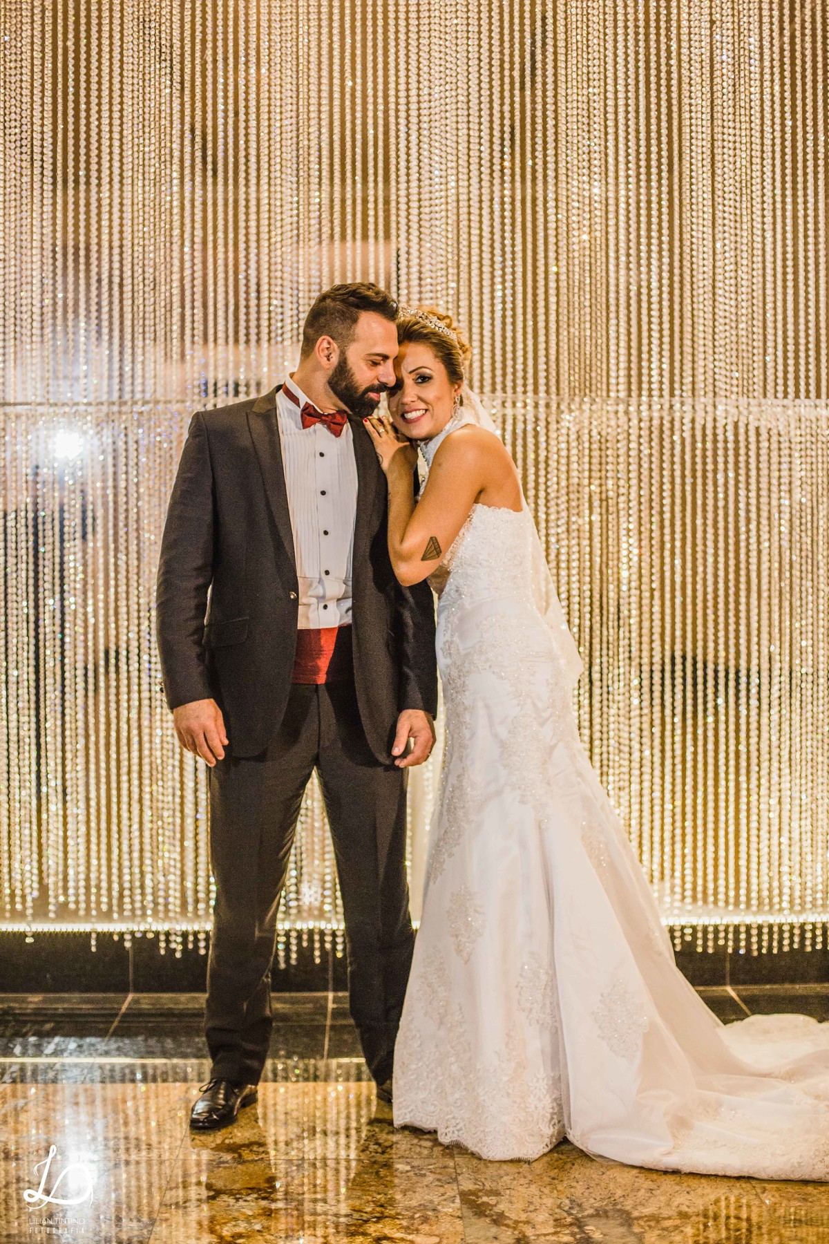 Sessão de fotos com o casal pós cerimonia, incrivelmente lindos e felizes