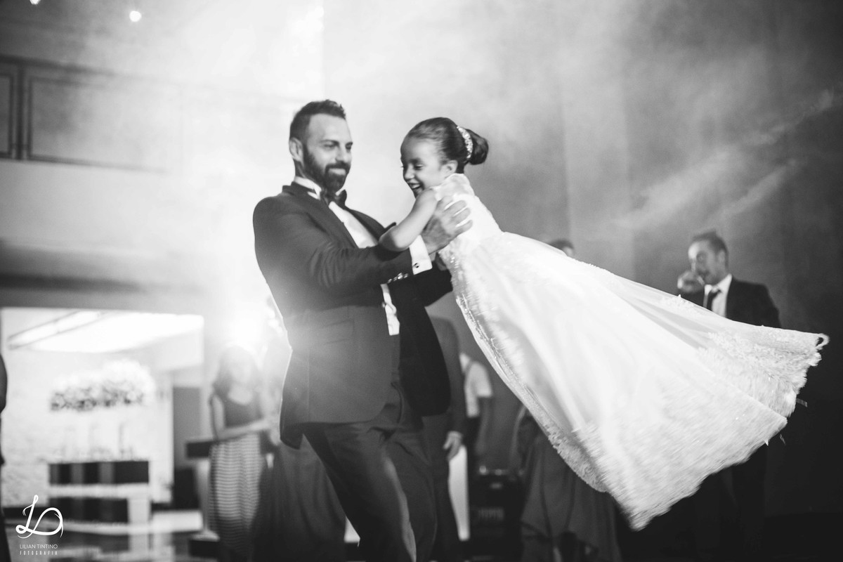 Dança do casal e uma convidada especial