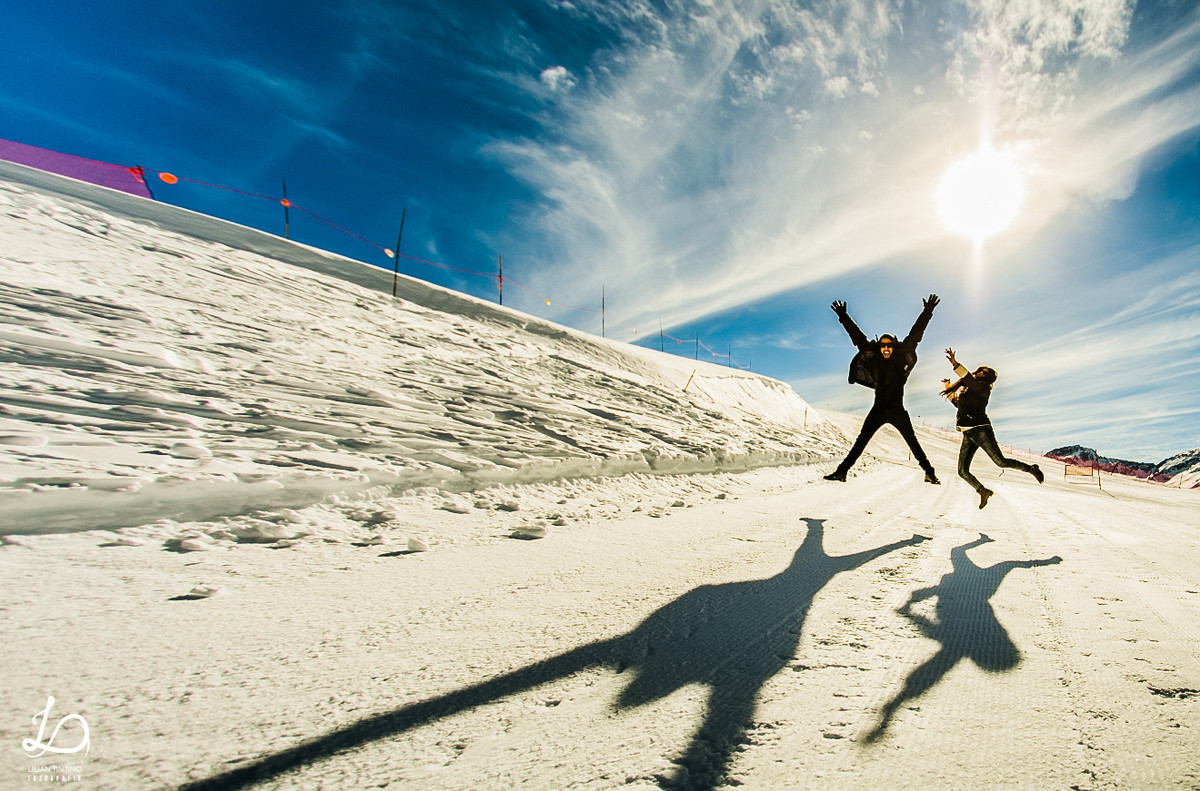 Casal Sérgio e Natalia em sua sessão de fotos na neve na viagem ao Chile.