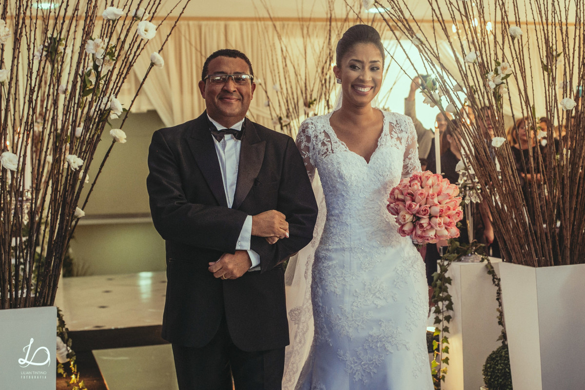 entrada da noiva, fotos espontâneas de casamento