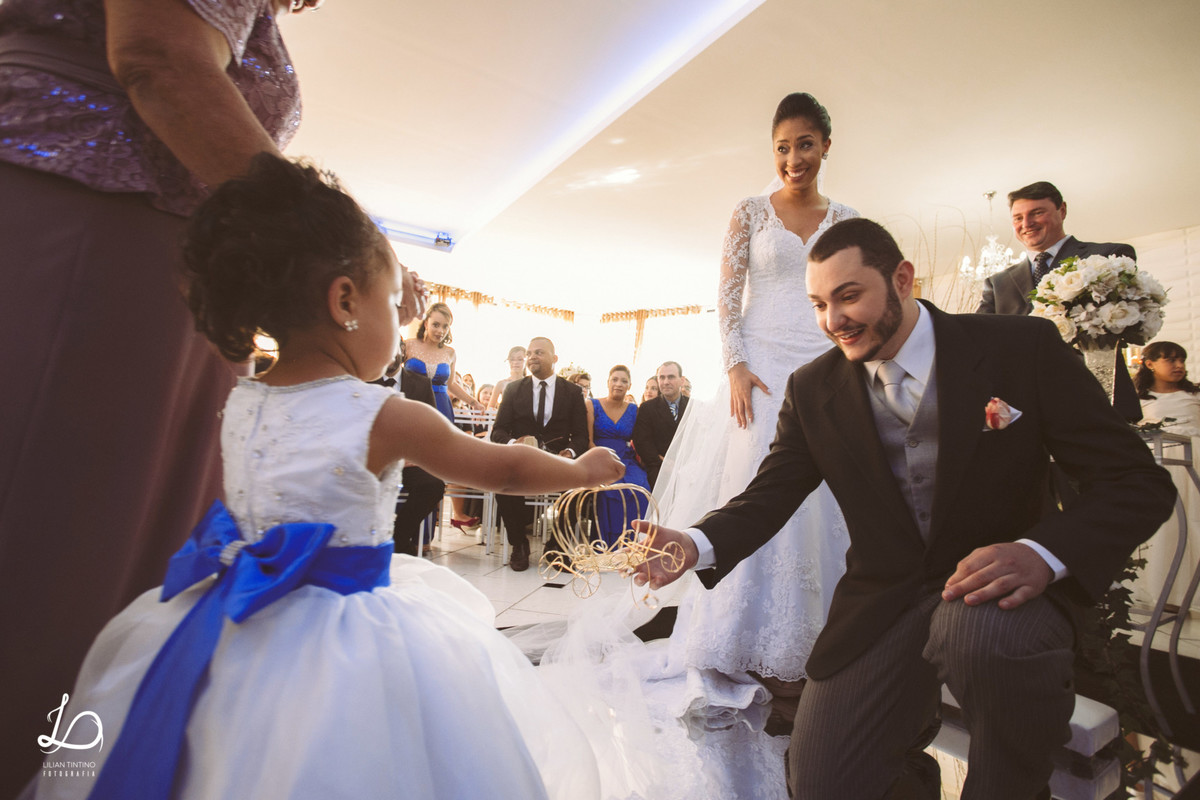 entrada da noiva, fotos espontâneas de casamento