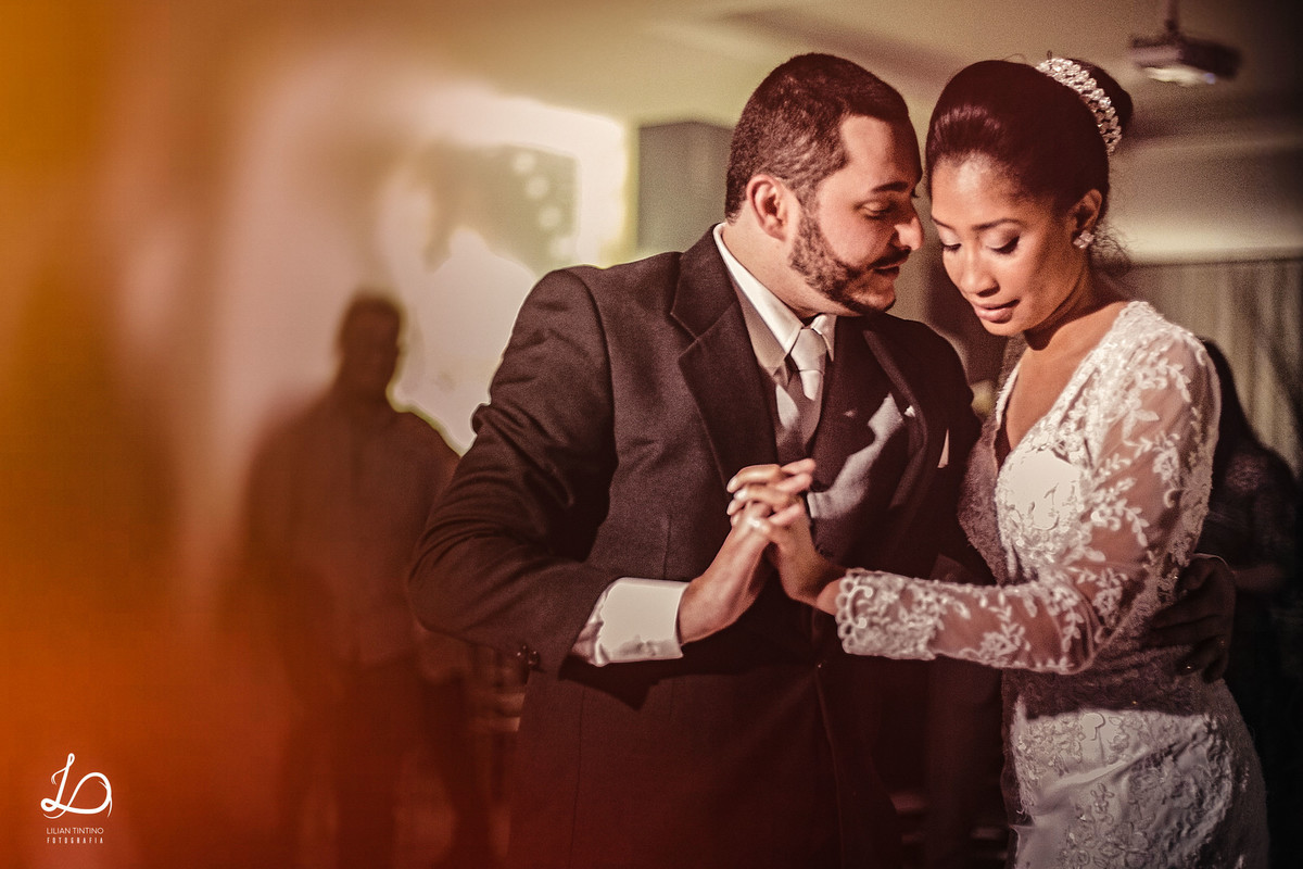 fotos espontaneas de casamento, dança dos noivos durante o casamento