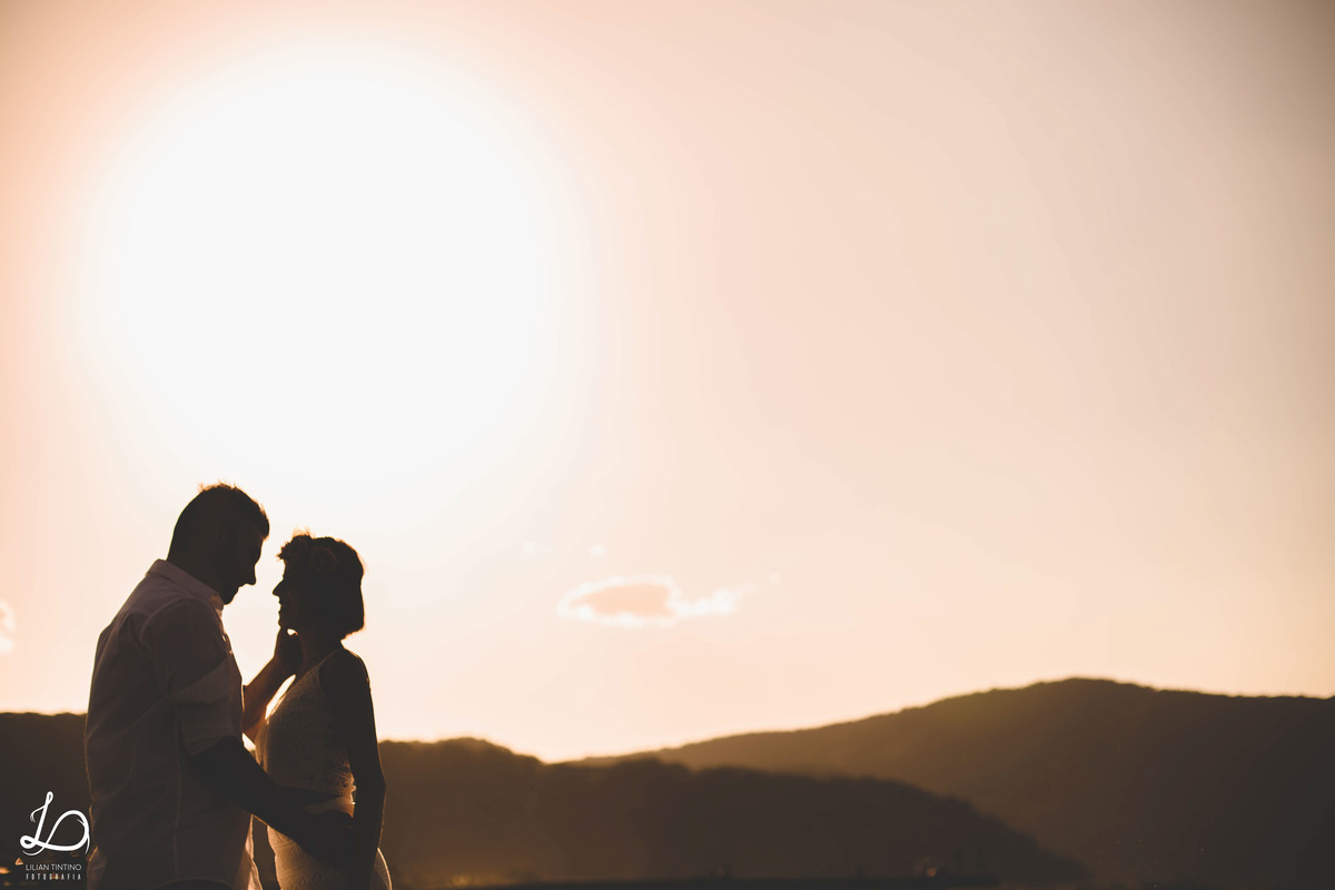 por do sol, praia, guaruja, silhueta, casal, ensaio praia, ensaio de casal, ensaios,