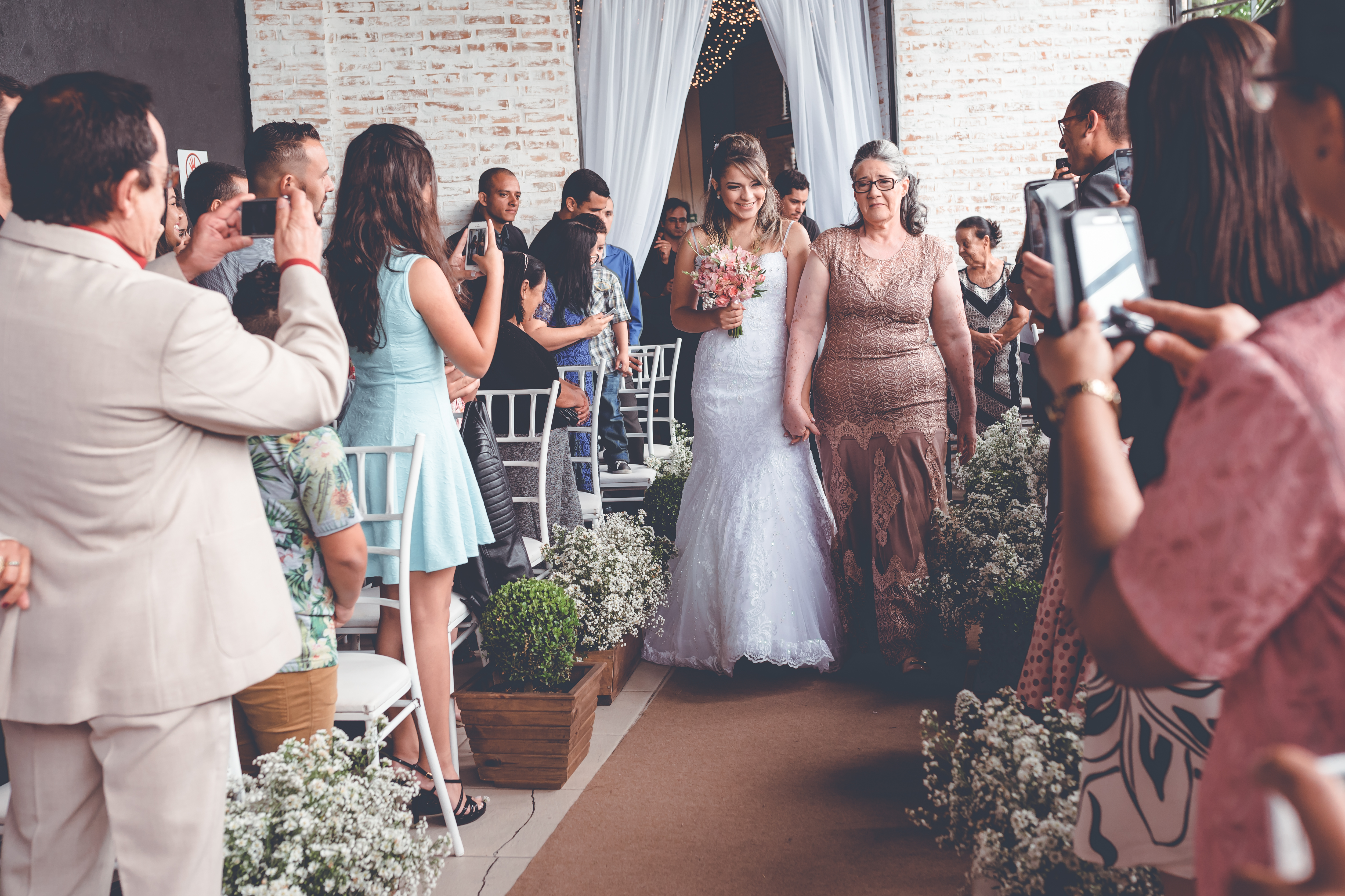 mãe e noiva entrando