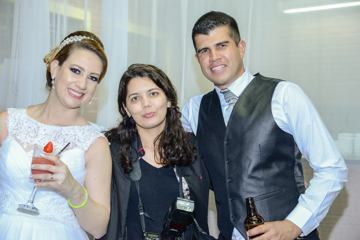 festa noiva e noivo casamento em Jambeiro 