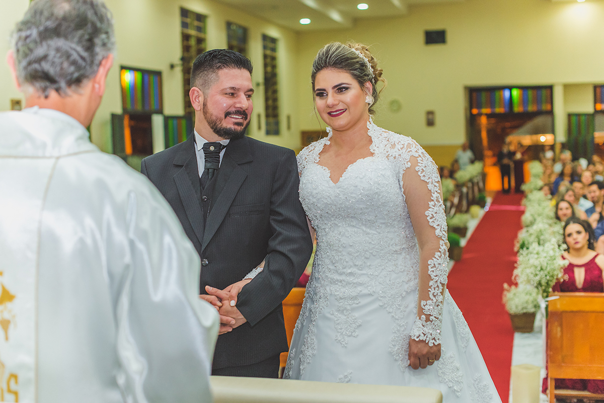 noivo admirando a noiva