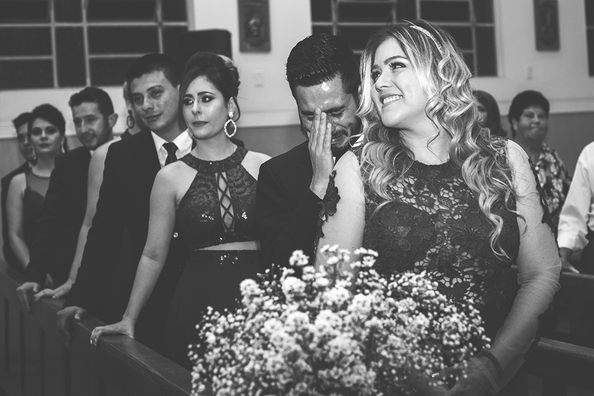 emoção do irmão do noivo