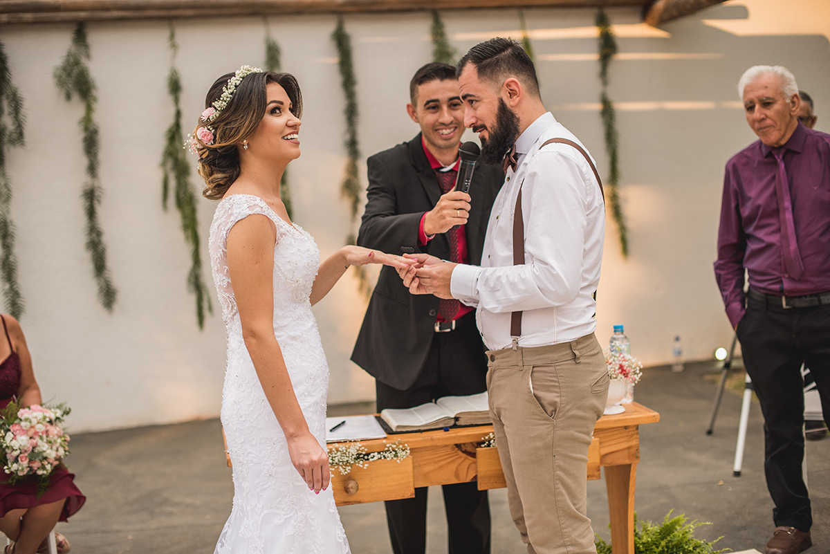 sol aparece na hora troca de alianças