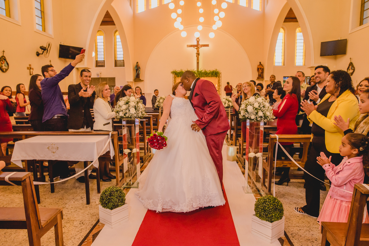 beijos saída dos noivos