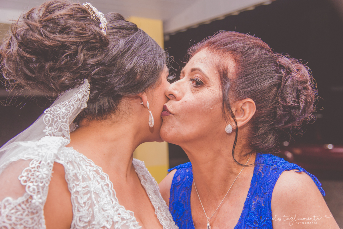 beijo da mãe da noiva 
