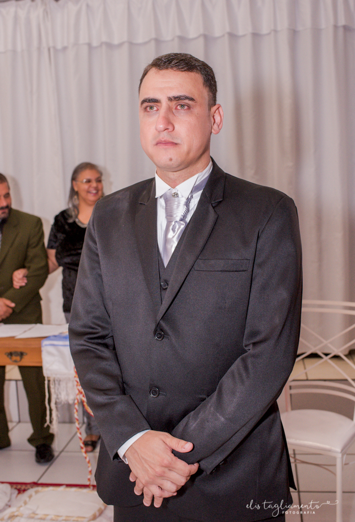 noivo esperando a noiva 