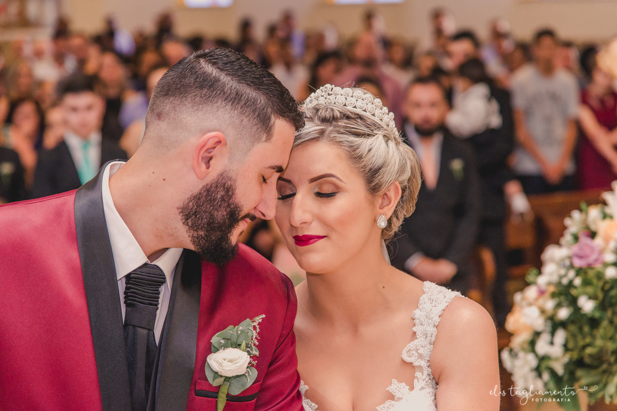 noivos no altar