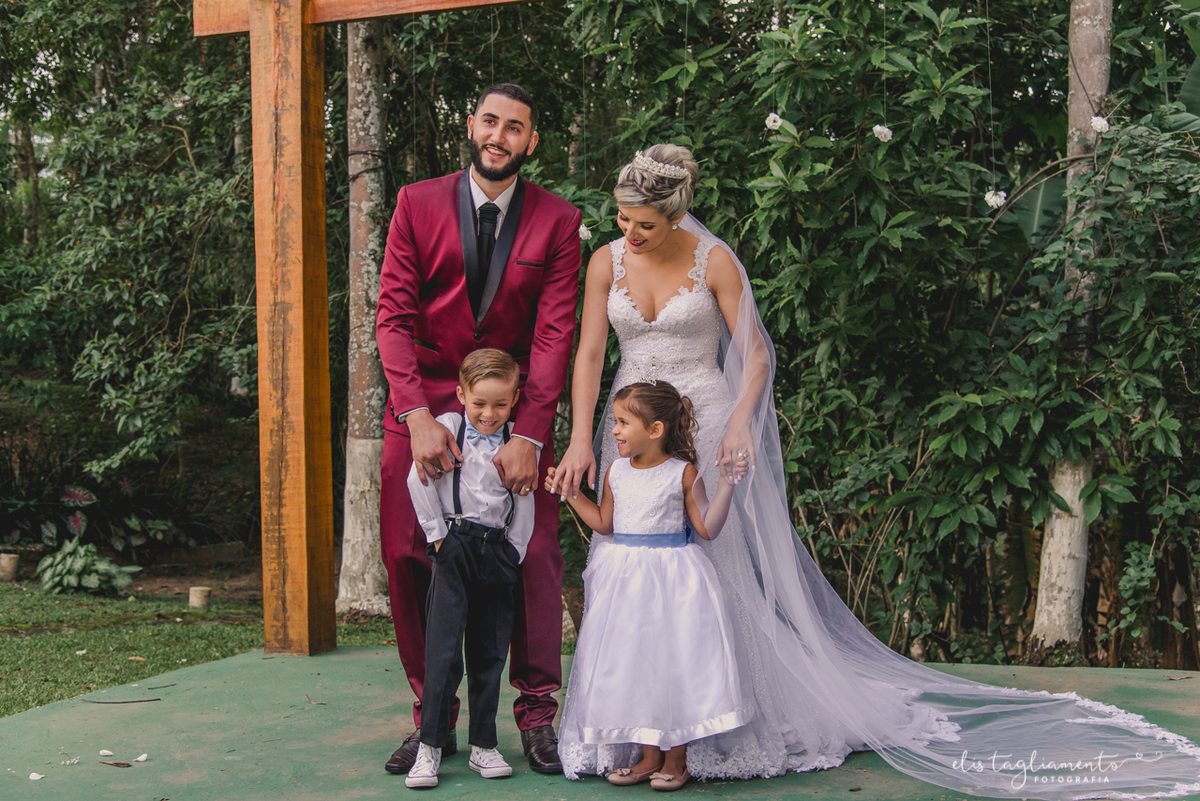 fotos do pajem com noivos