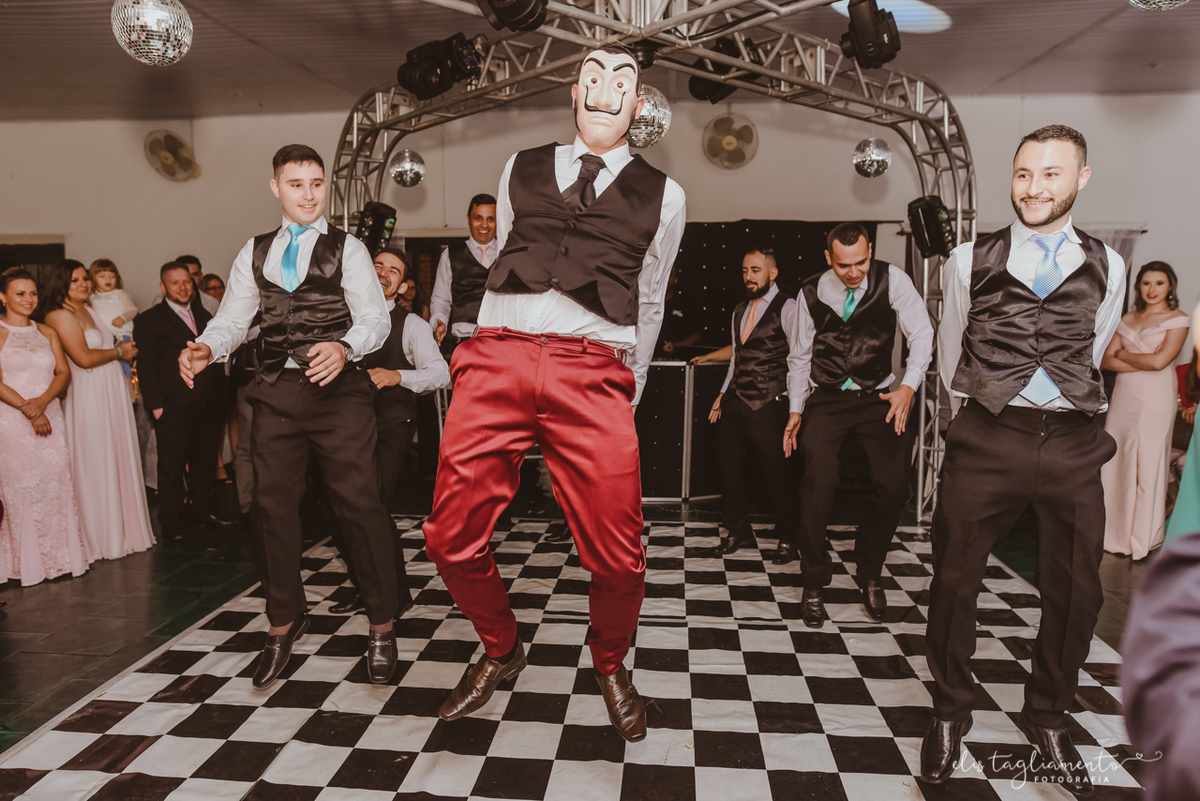 noivo dança la casa de papel