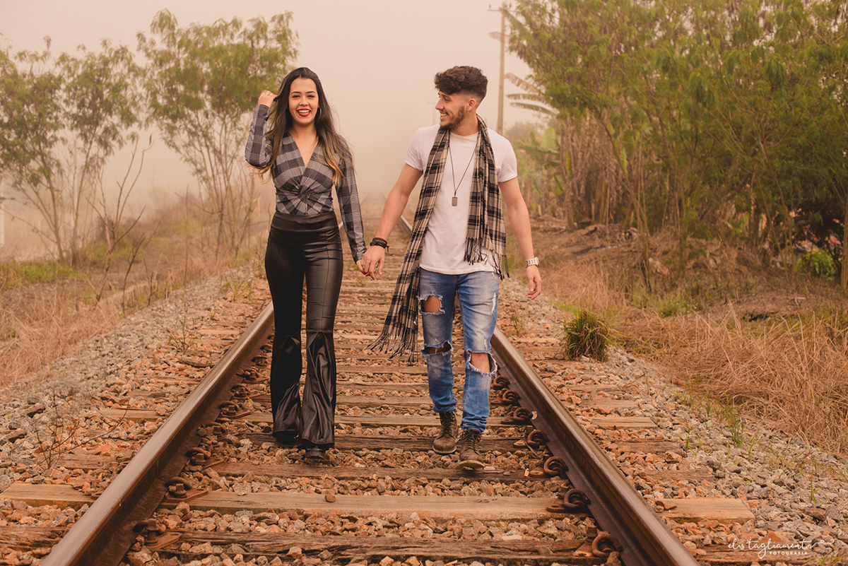 ensaio casal linha do trem