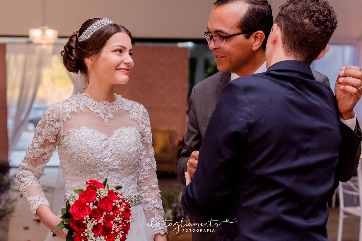 olhar do pai para filha que vai casar