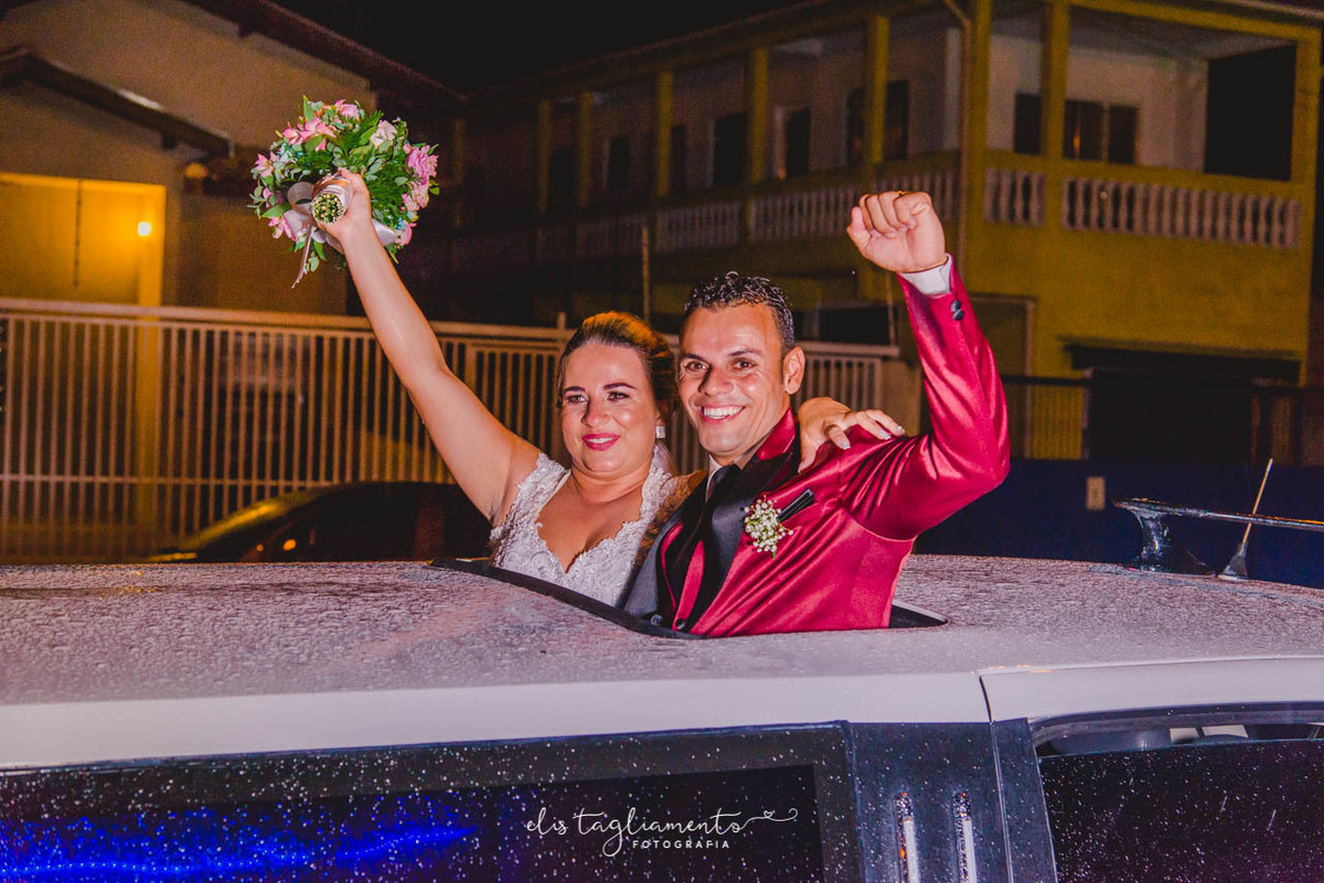 Festa de casamento no  salão Luci Ueti Jacareí , carro limousine