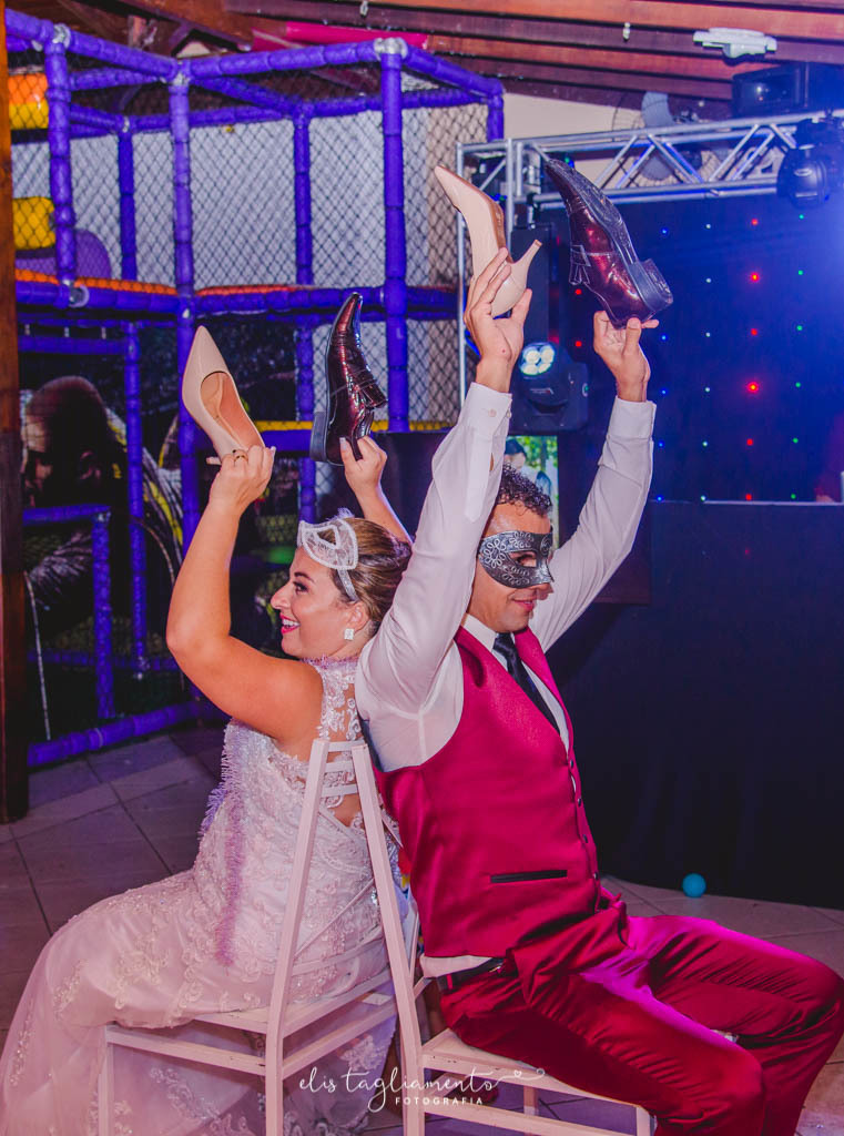 brincadeira de sapatos noivos