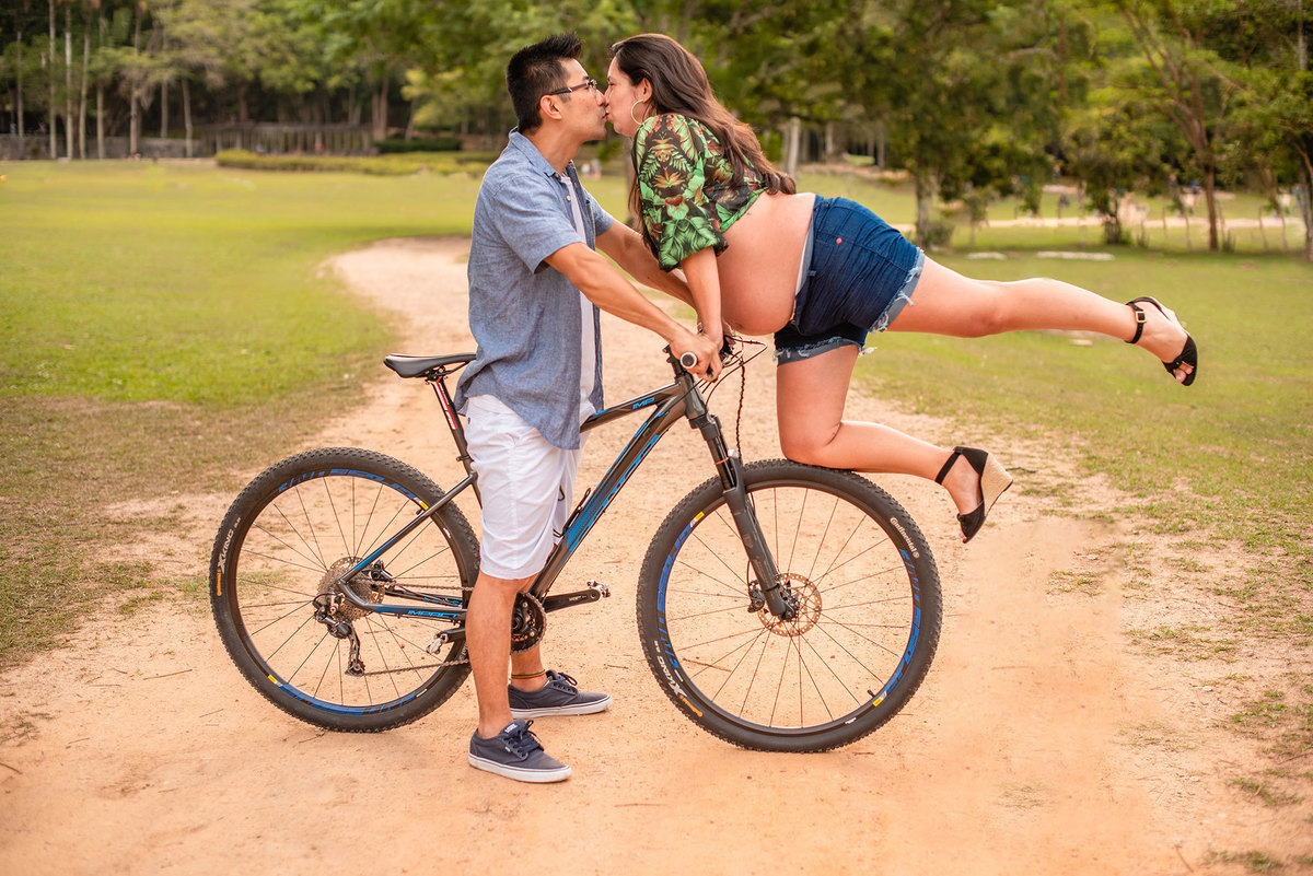 Ensaio Gestante com bike Parque da cidade São José dos Campos 