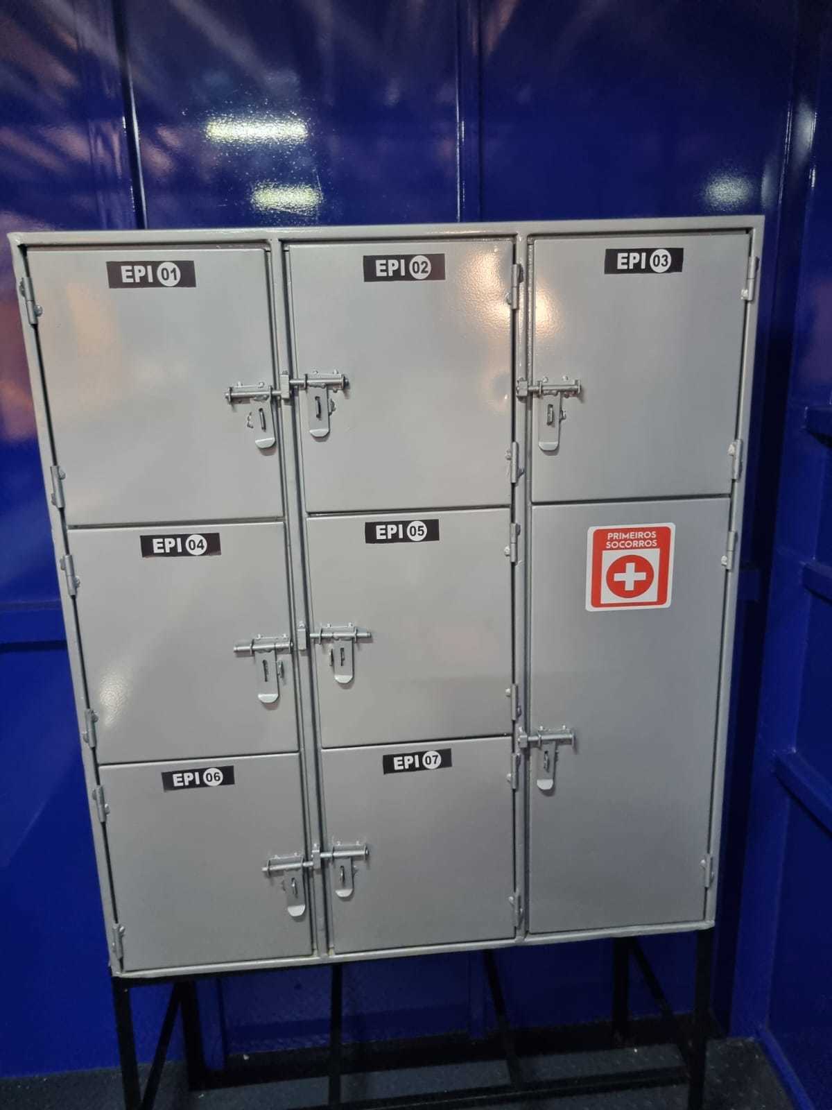 Armários  para armazenamento de  EPI, desenvolvido para organização e armazenamento de equipamentos de proteção individual utilizados por equipes que atuam em campo