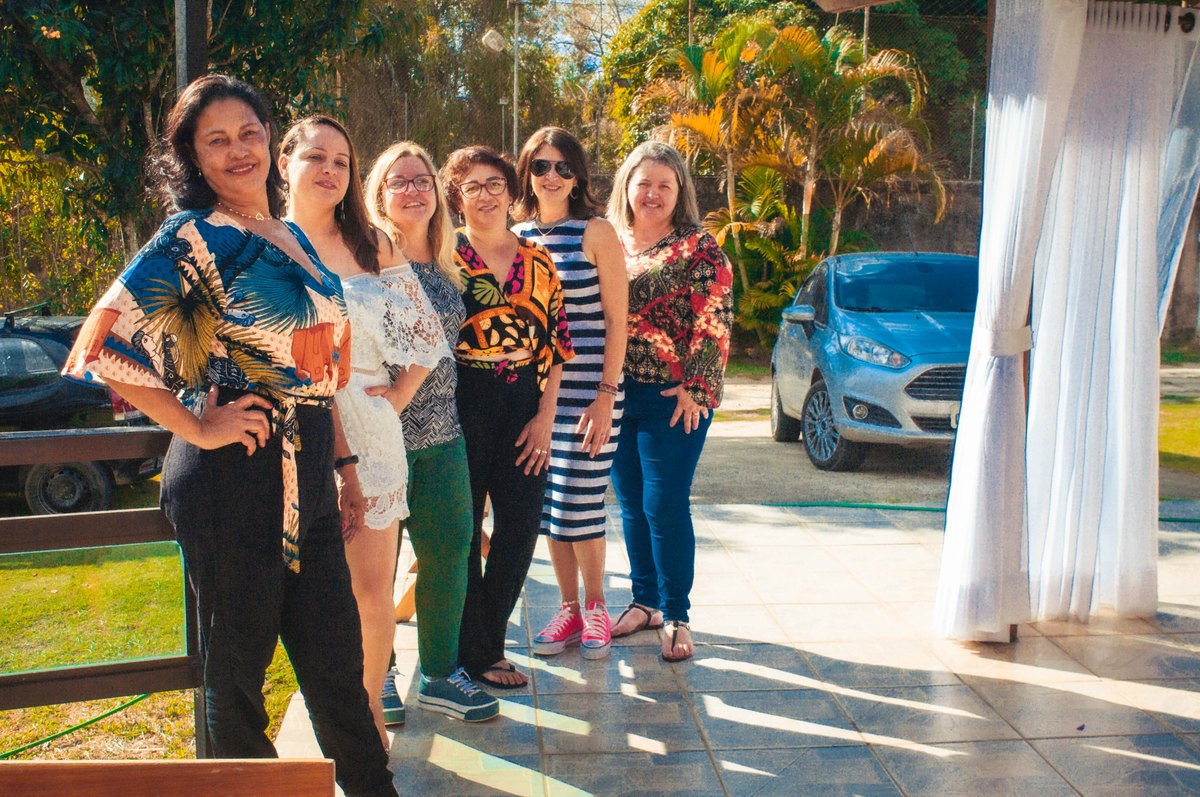 Mas as nora não perdem o momento e marcam presença.