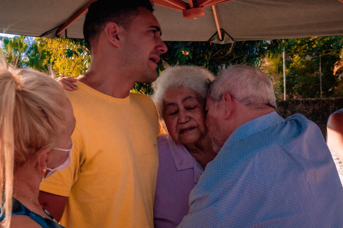 Mulher guerreira, mulher sabiá a base de uma família, alicerçada.