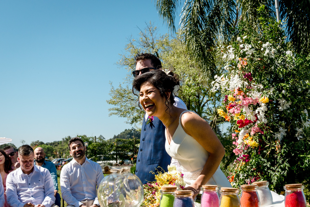 casamento de dia; casamento boho; noiva linda; vestido de noiva; caxias do sul; farroupilha; diego ramos; diego fotografias; fotógrafo de casamento; noiva rindo; 