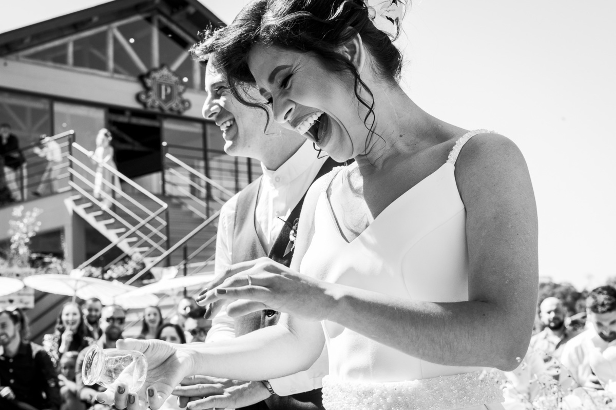 casamento de dia; casamento boho; noiva linda; vestido de noiva; caxias do sul; farroupilha; diego ramos; diego fotografias; fotógrafo de casamento; noiva rindo; 