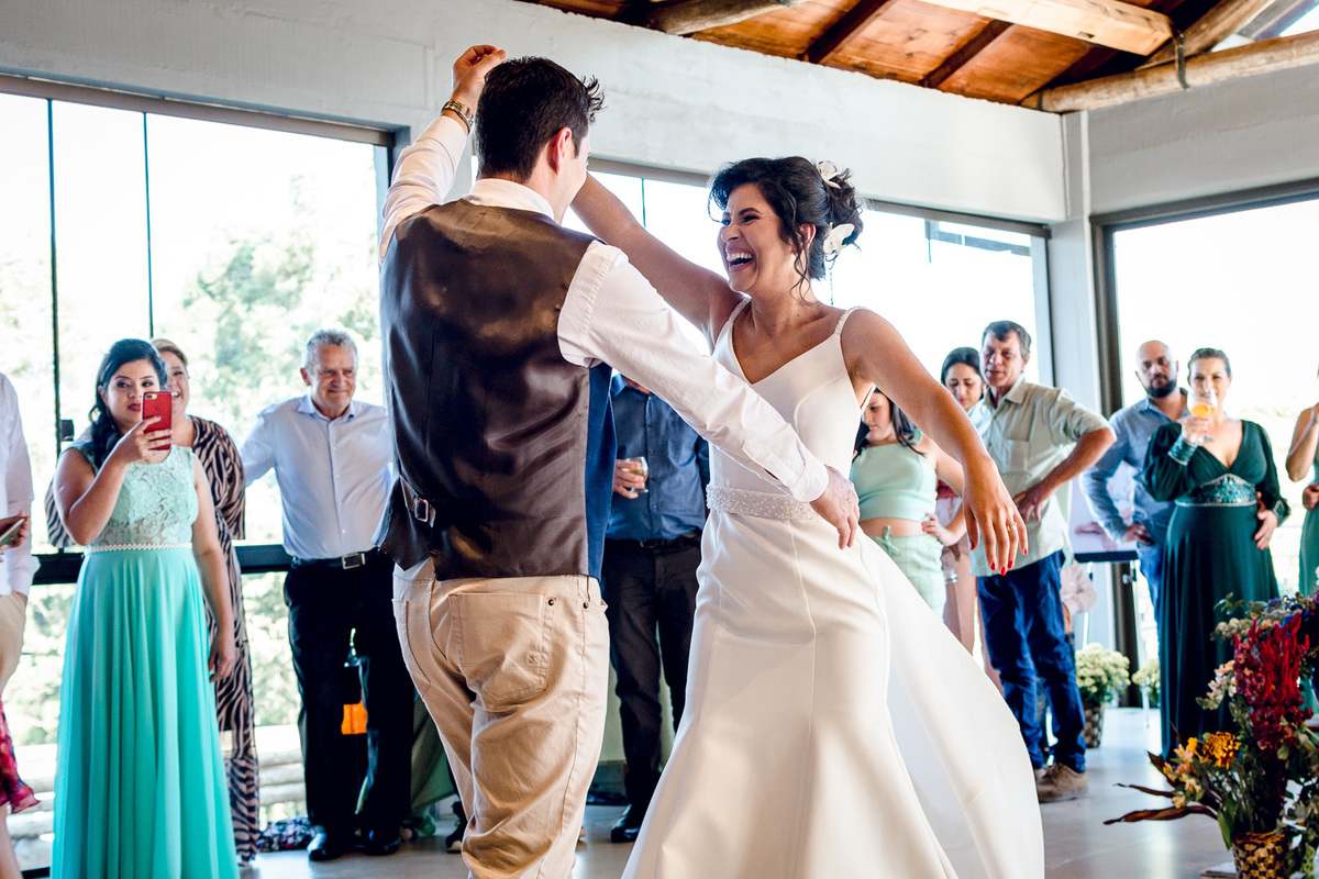 casamento; brinde de casamento; brinde dos noivos; fotógrafo de casamento; dança dos noivos; 