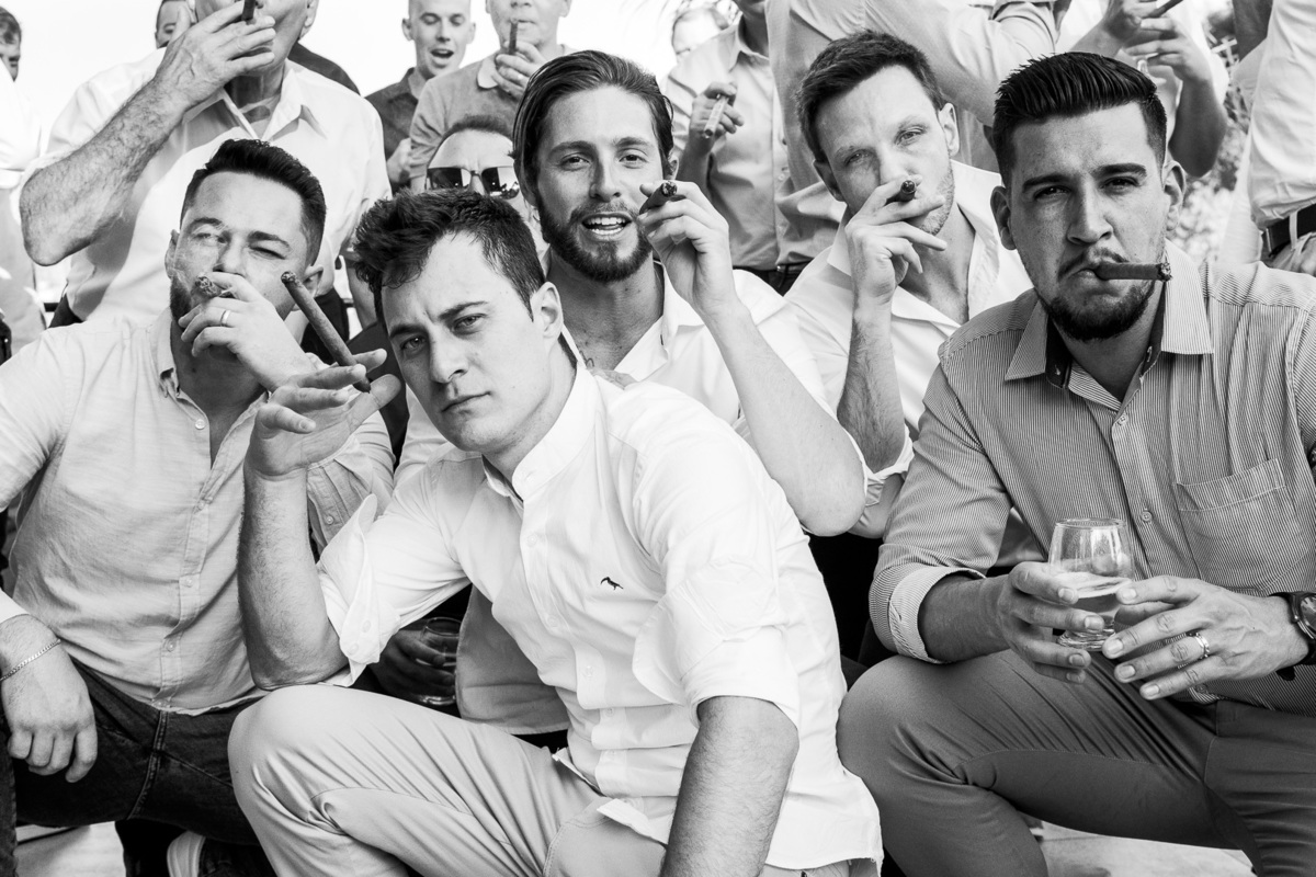 casamento de dia; casamento boho; noiva linda; vestido de noiva; diego fotografias; festa de casamento; noivo; padrinhos do noivo; charuto; 