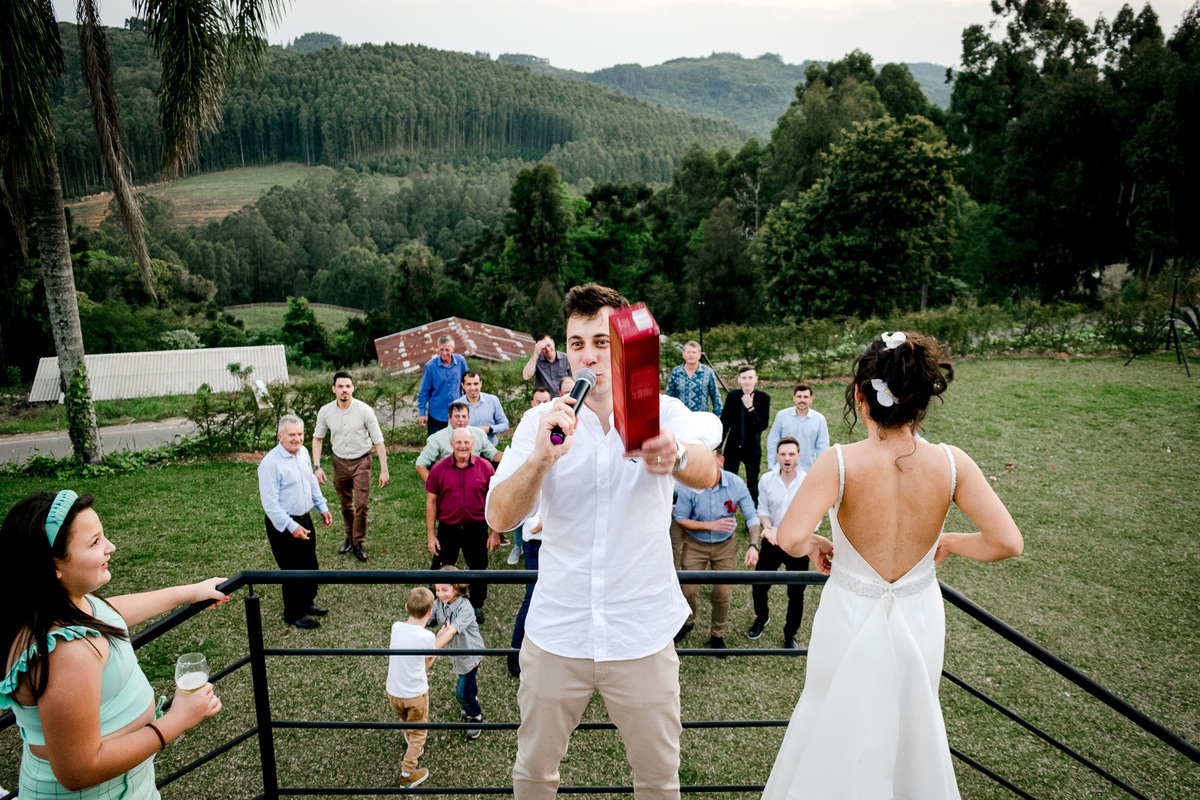 casamento de dia; casamento boho; noiva linda; vestido de noiva; diego fotografias; festa de casamento; buquê da noiva; wisky noivo;