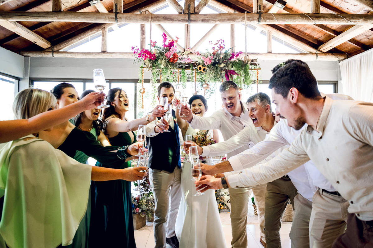 casamento; brinde de casamento; brinde dos noivos; fotógrafo de casamento;