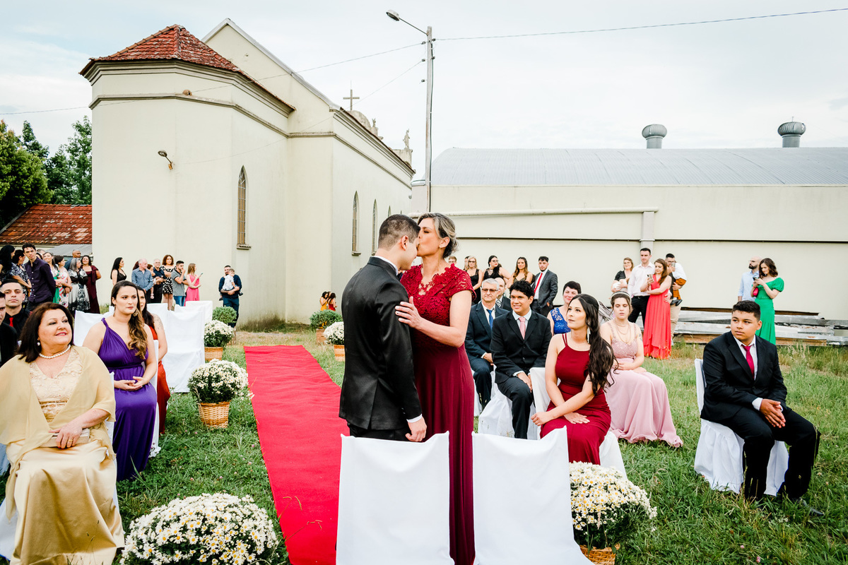 entrada do noivo; mãe do noivo; casamento evangélico; fotógrafo de casamento; aia casamento; Diego Fotografias