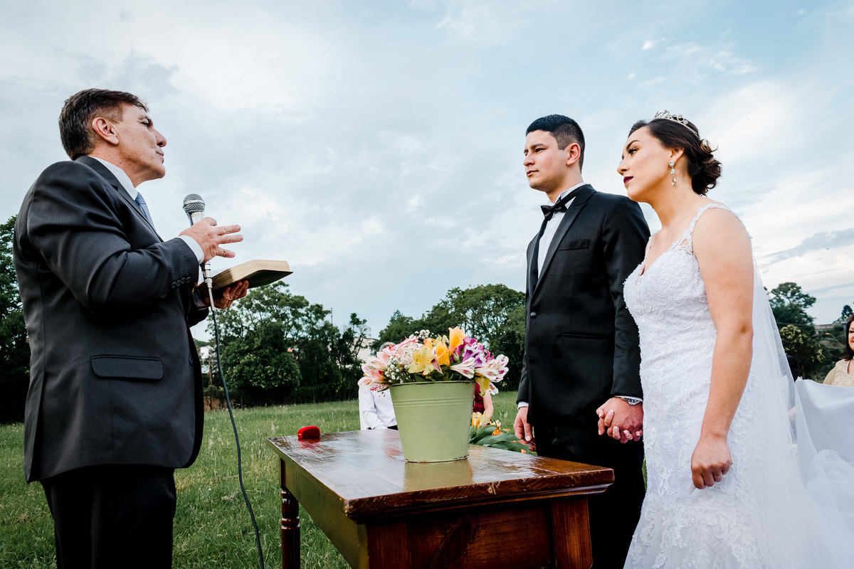 casamento evangélico; fotógrafo de casamento; caxias do sul; cerimônia de casamento de dia; cerimônia de casamento ao ar livre; casamento de dia;
