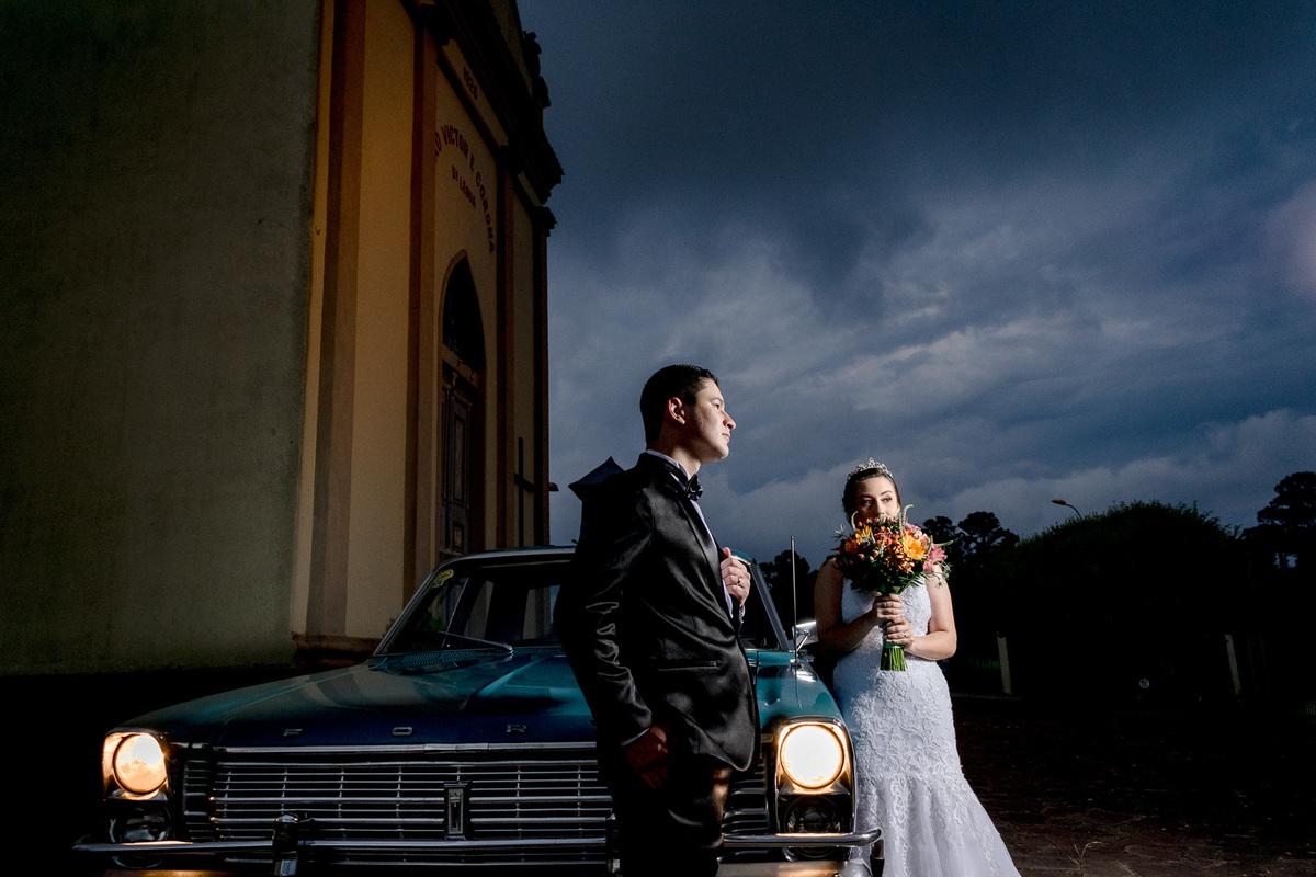 Ensaio dos noivos; casamento evangélico; carro da noiva; carro de casamento; galaxie casamento; fotógrafo de casamento;