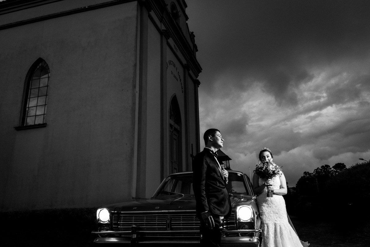 Ensaio dos noivos; casamento evangélico; carro da noiva; carro de casamento; galaxie casamento; fotógrafo de casamento;
