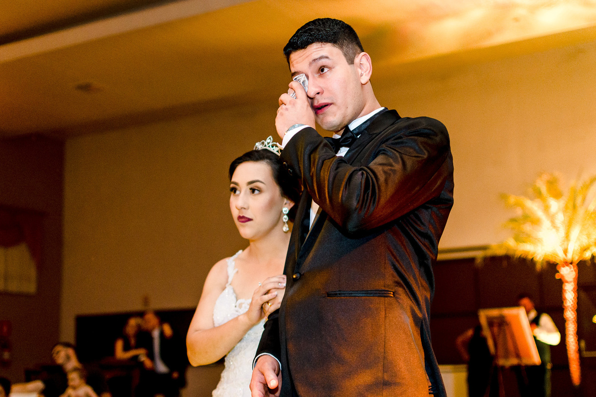 Ensaio dos noivos; casamento evangélico; noivo chorando; fotógrafo de casamento; 