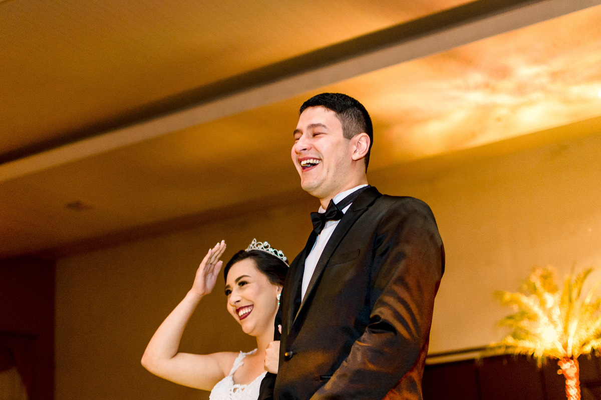 Ensaio dos noivos; casamento evangélico; noivo chorando; fotógrafo de casamento; 