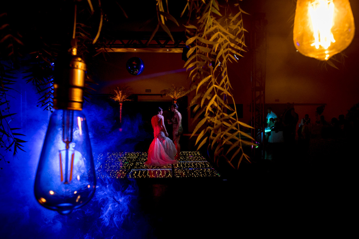 Festa de casamento; casamento evangélico; fotógrafo de casamento; noivo dançando; Caxias do Sul; 