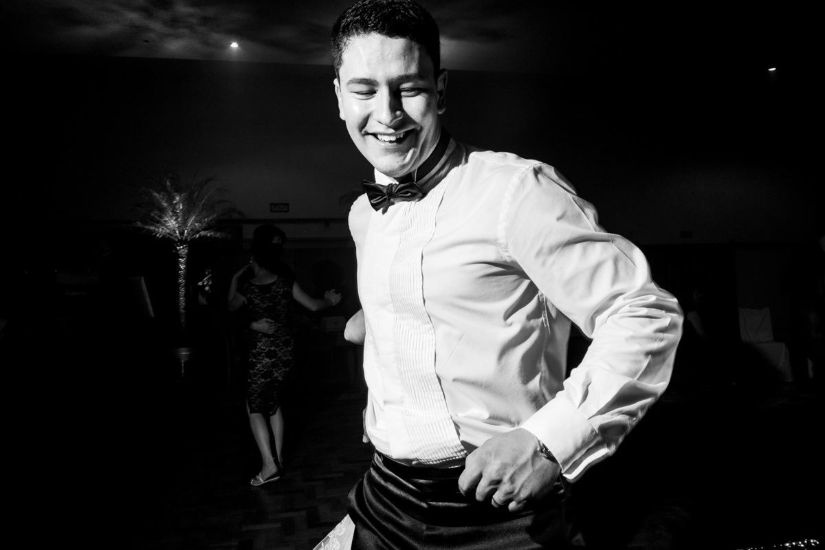 Festa de casamento; casamento evangélico; fotógrafo de casamento; noivo dançando; Caxias do Sul; 