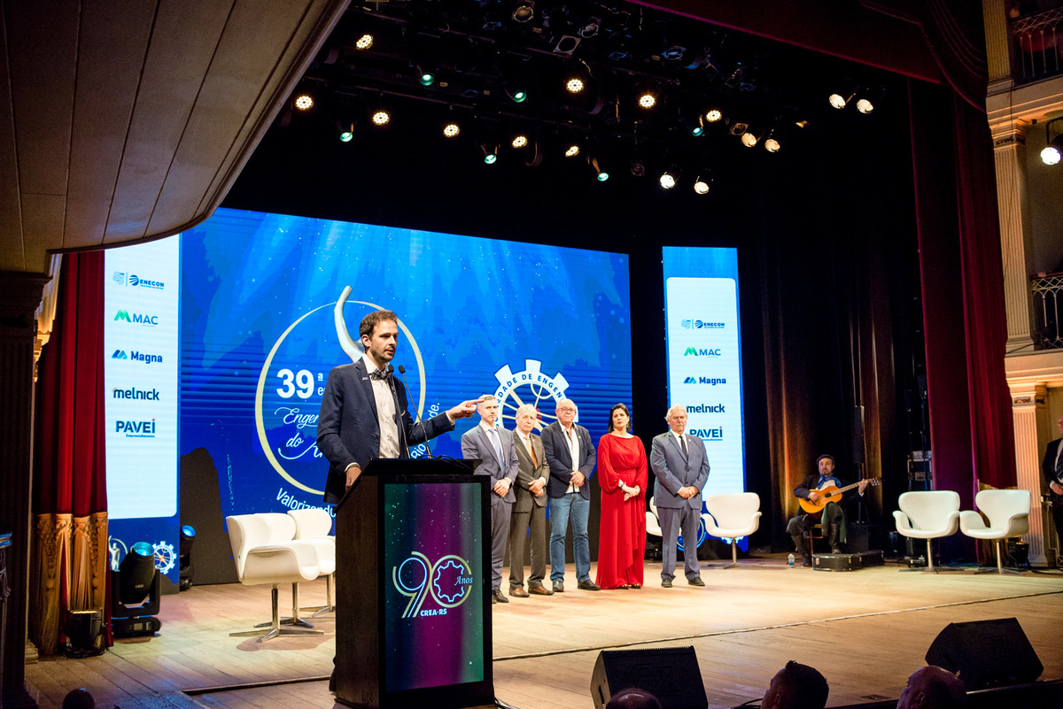 PREMIO ENGENHEIRO DO ANO 2024; SOCIEDADE DE ENGENHARIA DO RS; SENGS, CREA-RS; THEATRO SÃO PEDRO; RAFAEL SACCHI; SICEPOT RS; NANCY WALTER