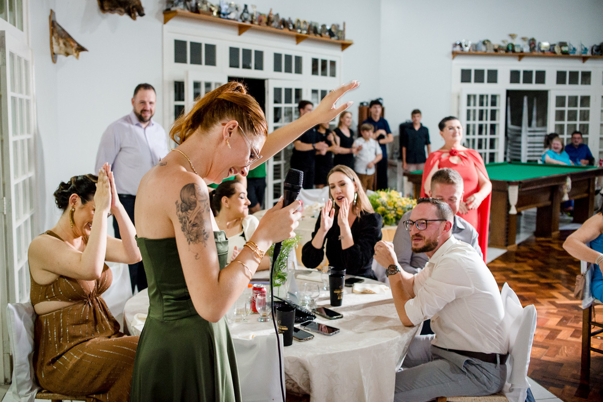 formanda, formatura de medicina; medicina; fotografia de formatura; fotógrafo caxias do sul e farroupilha; ensaio formatura; festa de formatura; convidados; discurso; 