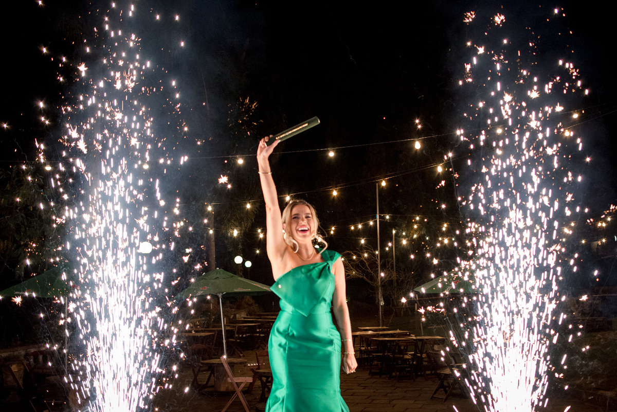 formanda chegando; vestido verde; rocca; formatura; recepção de formatura; fotógrafo de formatura;